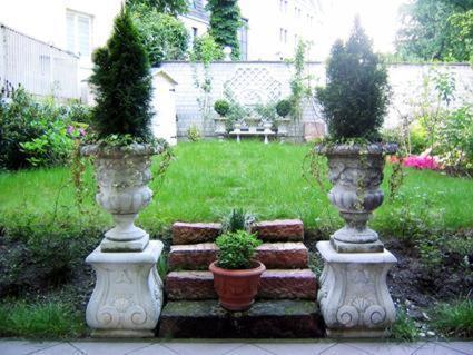 Dirazi Guesthouse & Apartments Gmbh Frankfurt am Main Luaran gambar