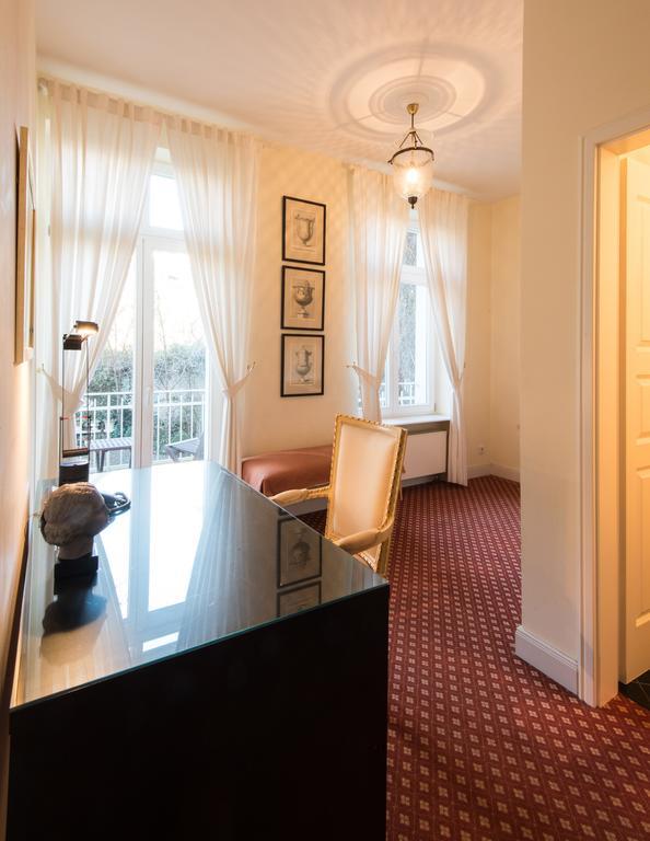 Dirazi Guesthouse & Apartments Gmbh Frankfurt am Main Luaran gambar