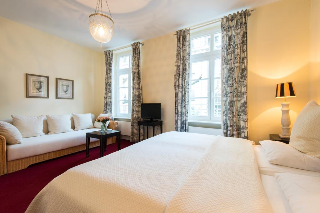 Dirazi Guesthouse & Apartments Gmbh Frankfurt am Main Luaran gambar