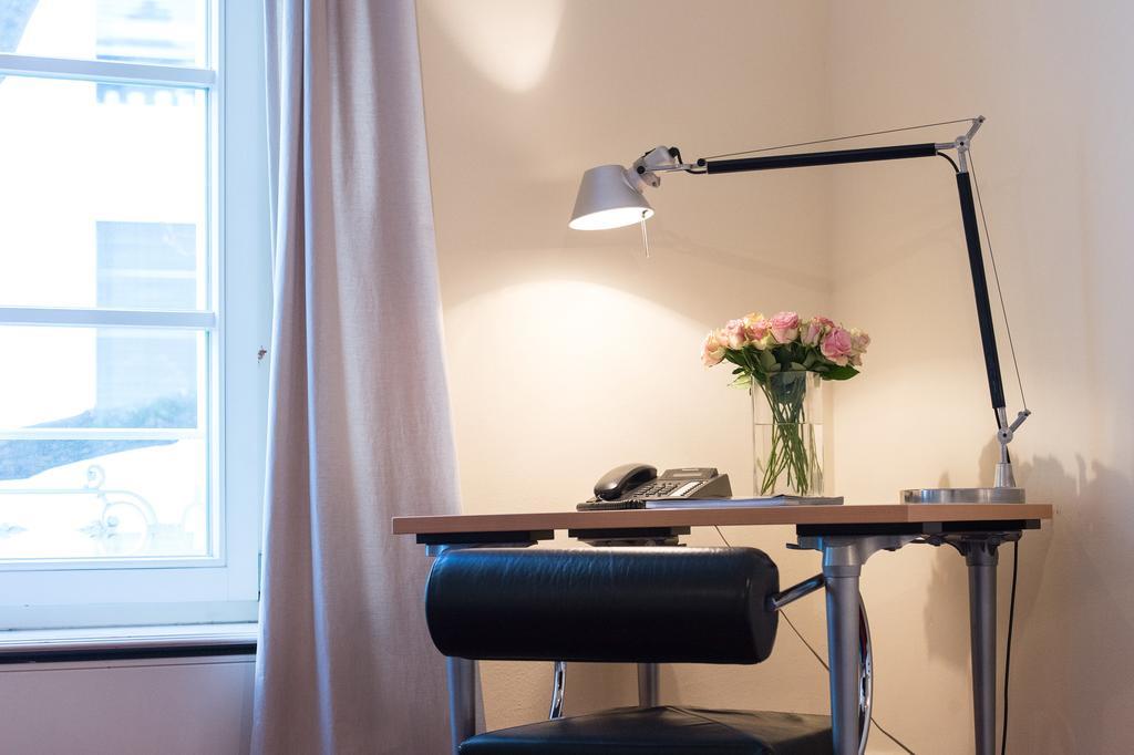 Dirazi Guesthouse & Apartments Gmbh Frankfurt am Main Luaran gambar